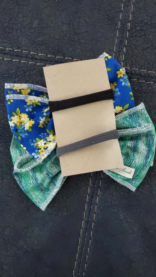 Par de lazos en tela